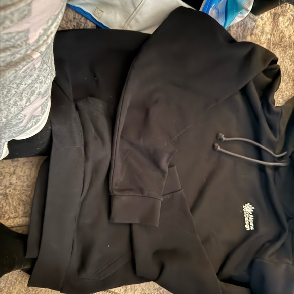 Alpine Design Men's Black Crewneck Sweater - Picture 2 of 13